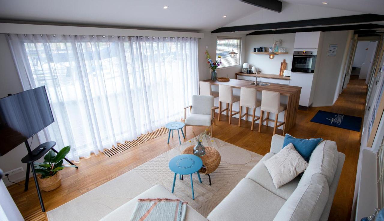 Unieke Woonboot In Harlingen Apartment Exterior photo